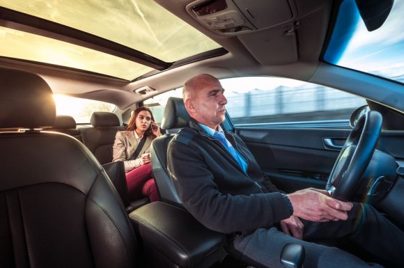 Taxi professionnel pour le transport de personnes sur une longue distance