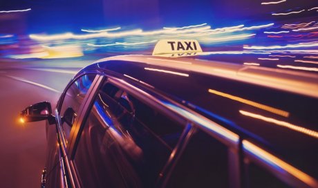 Société de taxi pour le transport de personnes de nuit